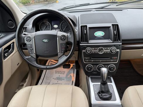 Used 2014 Land Rover LR2 HSE image 17