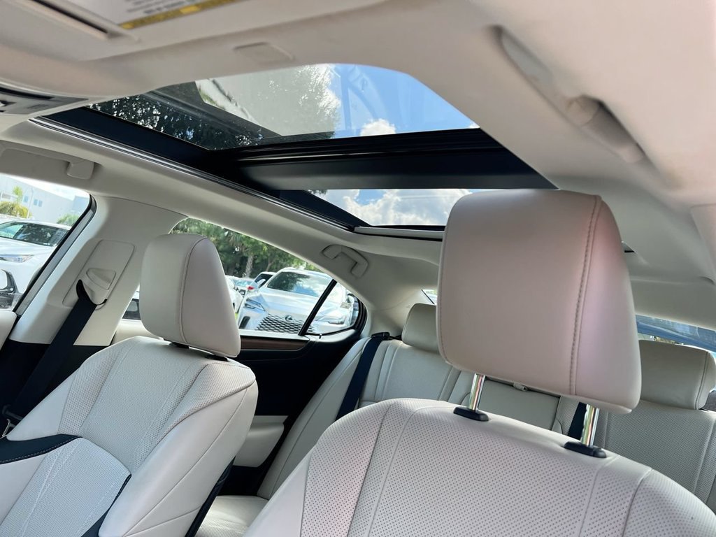 Certified 2024 Lexus ES 350 w/ Technology Package FWD image 18