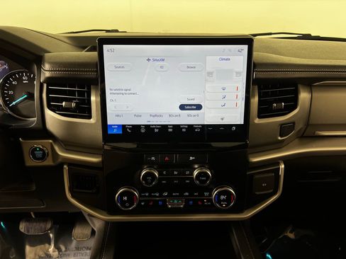 Used 2024 Ford Expedition XLT image 19