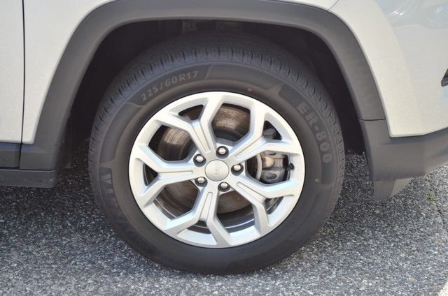 Used 2024 Jeep Compass Latitude AWD/4WD image 10