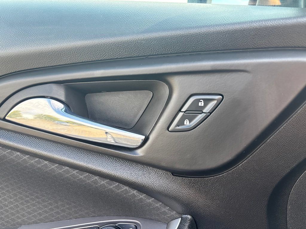 Used 2023 Chevrolet Malibu LT FWD image 29