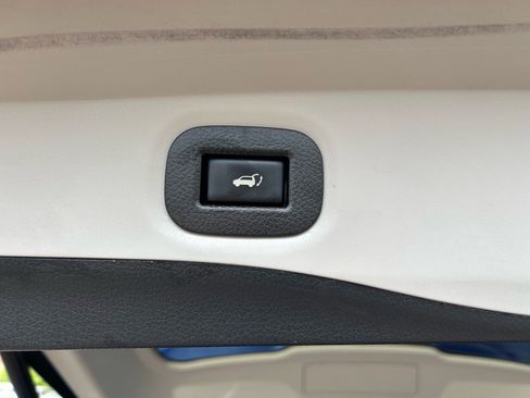 Used 2020 Nissan Rogue SV AWD/4WD image 16