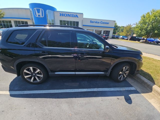 Used 2024 Honda Pilot Touring image 10