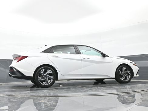 Certified 2024 Hyundai Elantra Limited image 41