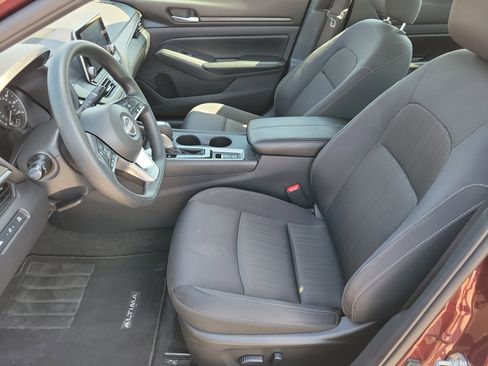 Used 2025 Nissan Altima 2.5 SV AWD/4WD image 9