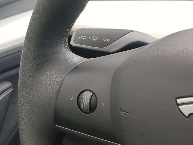 Used 2025 Tesla Model Y Performance AWD/4WD image 26