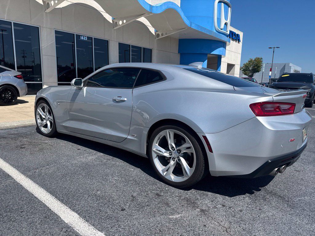 Used 2018 Chevrolet Camaro LT RWD image 4