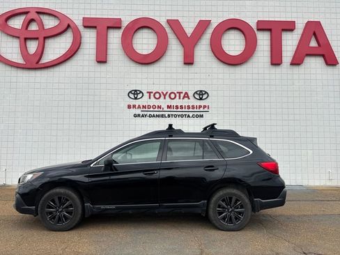 Used 2018 Subaru Outback 2.5i image 2