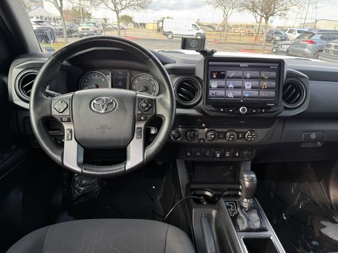 Used 2019 Toyota Tacoma TRD Off-Road w/ Technology Package image 20