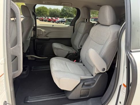 Used 2023 Toyota Sienna LE FWD image 26