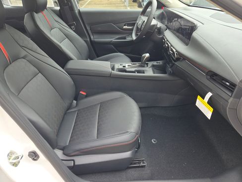 New 2026 Nissan Sentra SR FWD image 19