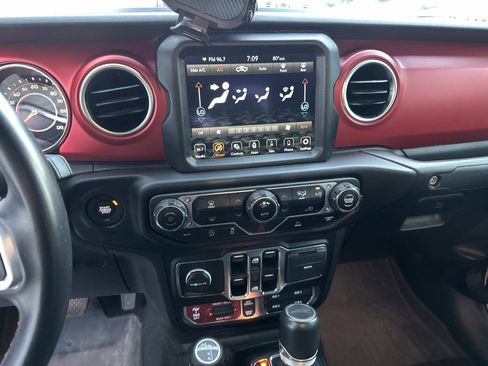 Used 2022 Jeep Gladiator Rubicon w/ Trailer Tow Package AWD/4WD image 24