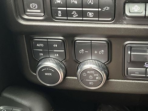 Certified 2022 GMC Yukon AT4 w/ Technology Package AWD/4WD image 19