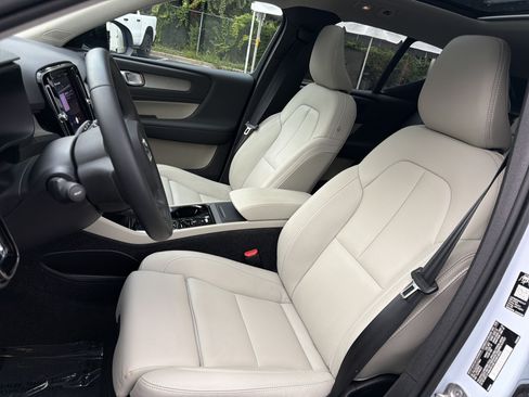 Certified 2026 Volvo XC40 B5 Plus w/ Protection Package Premier AWD/4WD image 16