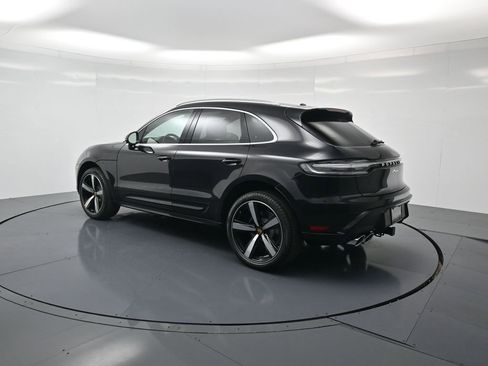 Certified 2026 Porsche Macan AWD/4WD image 3
