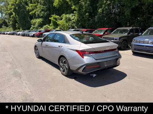 Used 2025 Hyundai Elantra Limited FWD image 5