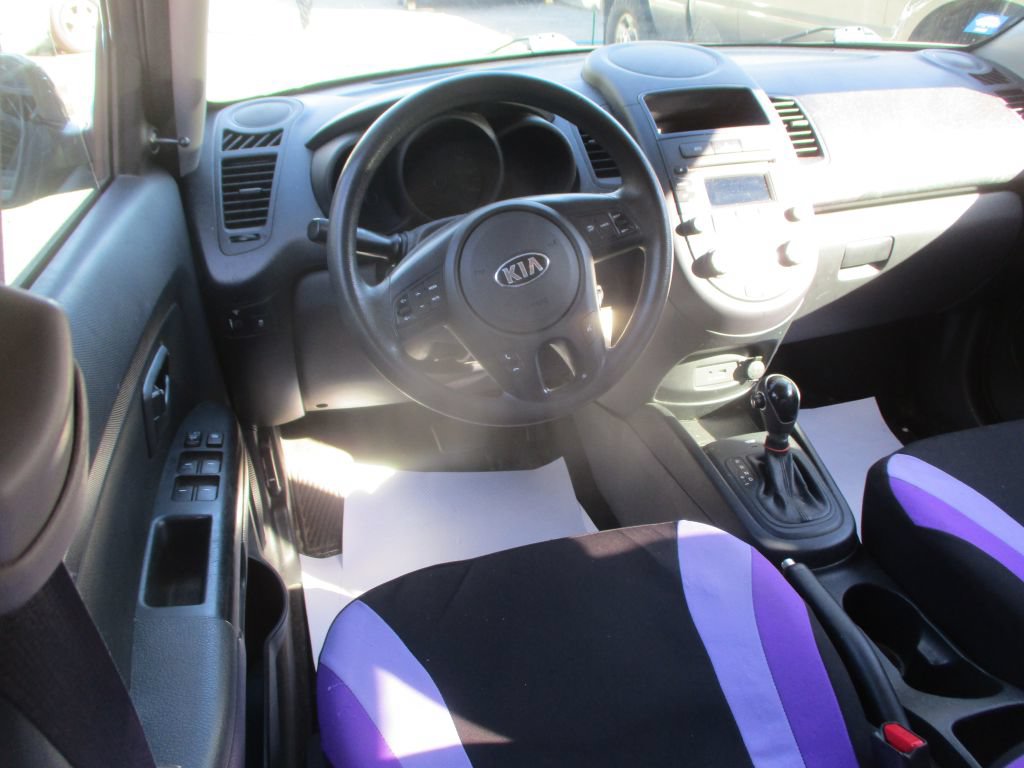 Used 2013 Kia Soul FWD image 7