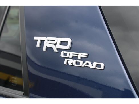 Used 2022 Toyota 4Runner TRD Off-Road Premium w/ Moonroof Package AWD/4WD image 33