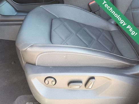 Used 2025 Volkswagen Atlas SE image 24