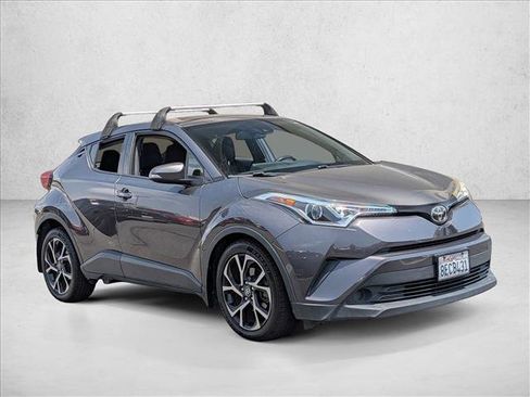 Used 2018 Toyota C-HR XLE FWD image 3