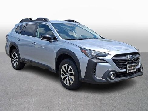 Used 2024 Subaru Outback Premium AWD/4WD image 3