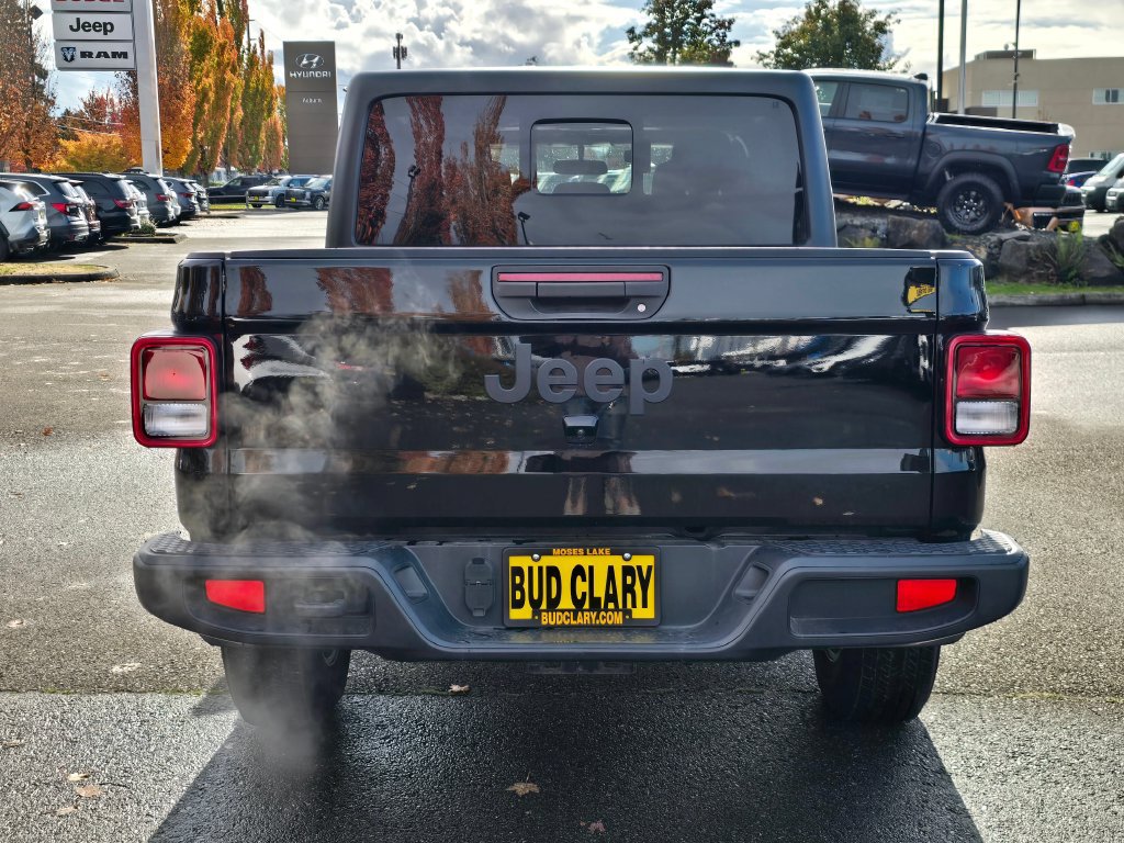 Used 2021 Jeep Gladiator Sport w/ Technology Group AWD/4WD image 4