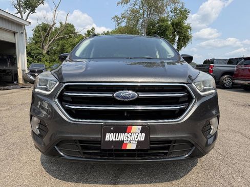 Used 2017 Ford Escape SE w/ SE Sport Appearance Package FWD image 2