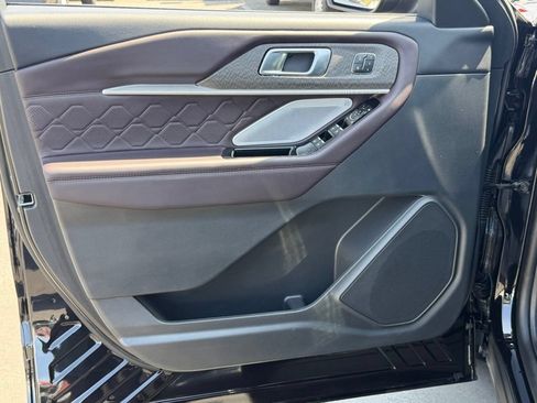 Used 2025 Ford Explorer Platinum w/ LUX Leather Package AWD/4WD image 20