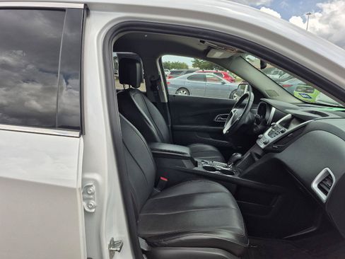 Used 2017 Chevrolet Equinox Premier w/ Enhanced Convenience Package FWD image 8