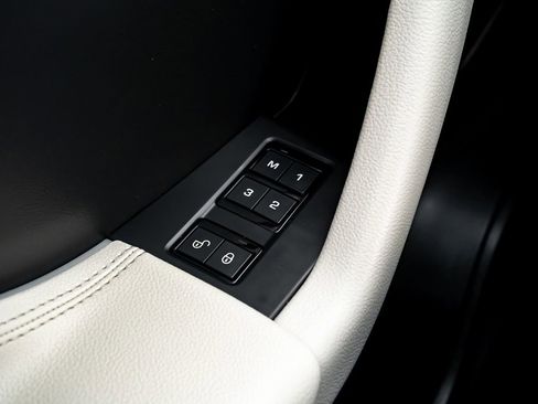 Used 2020 Jaguar F-PACE R-Sport image 28