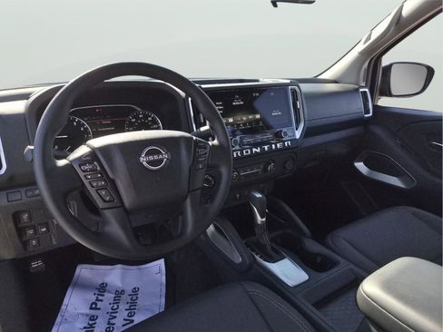 Used 2025 Nissan Frontier SV image 10