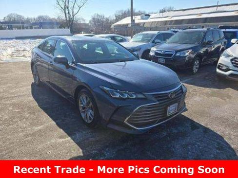 Used 2019 Toyota Avalon XLE w/ Moonroof Package image 1
