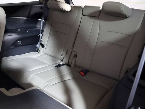 Used 2019 Honda Pilot Touring image 14