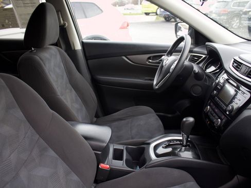 Used 2016 Nissan Rogue SV image 35