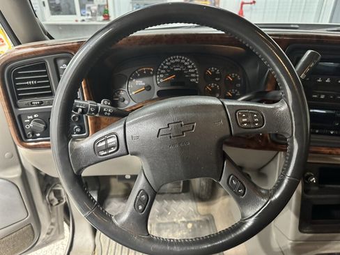 Used 2005 Chevrolet Silverado 2500 LT w/ Heavy-Duty Power Package image 10