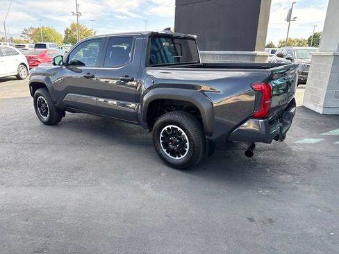 Used 2024 Toyota Tacoma TRD Off-Road w/ TRD Off Road Premium Package AWD/4WD image 4