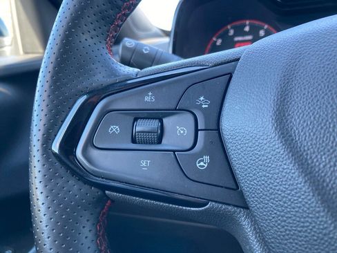 Used 2025 Chevrolet Trax RS w/ Sunroof Package image 14