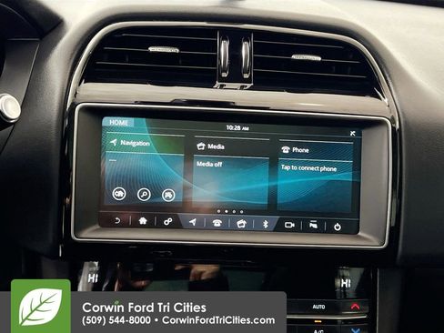 Used 2019 Jaguar F-PACE Premium image 23