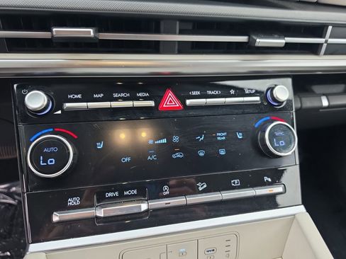 Certified 2024 Hyundai Santa Fe SEL FWD image 18