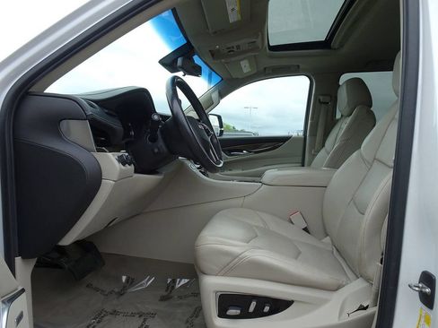 Used 2019 Cadillac Escalade Luxury AWD/4WD image 8