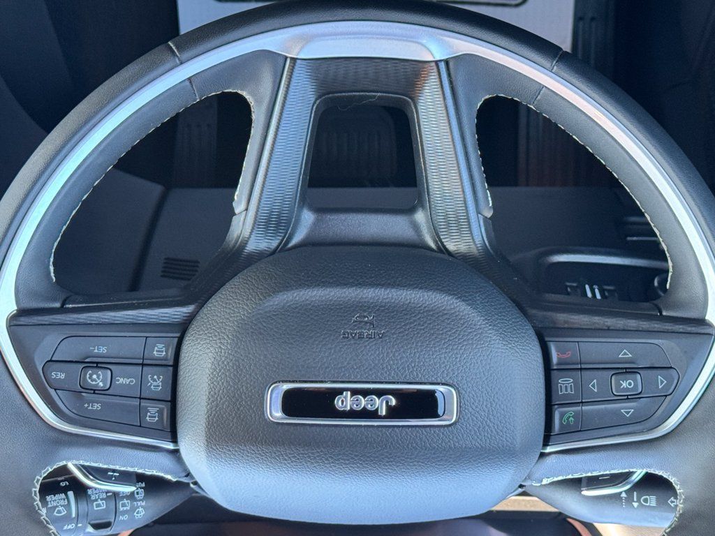 Used 2024 Jeep Grand Cherokee L Laredo AWD/4WD image 23