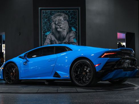 Used 2021 Lamborghini Huracan EVO RWD image 17