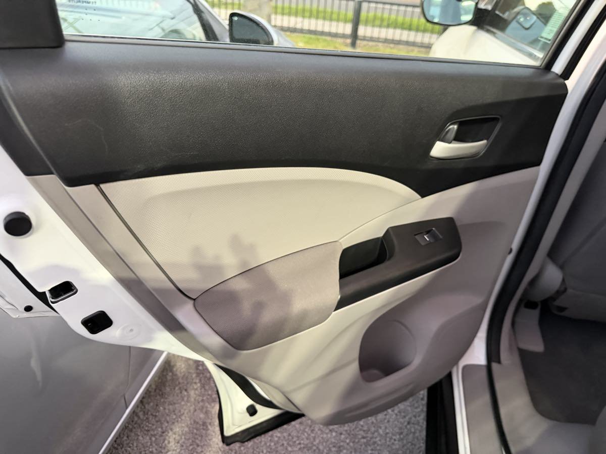 Used 2013 Honda CR-V LX image 17