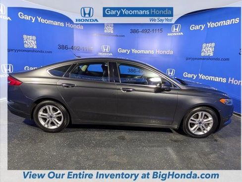 Used 2018 Ford Fusion SE w/ Fusion SE Technology Package image 5
