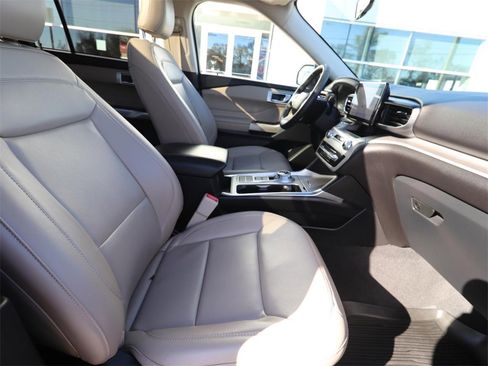 Certified 2022 Ford Explorer XLT w/ Equipment Group 202A image 22