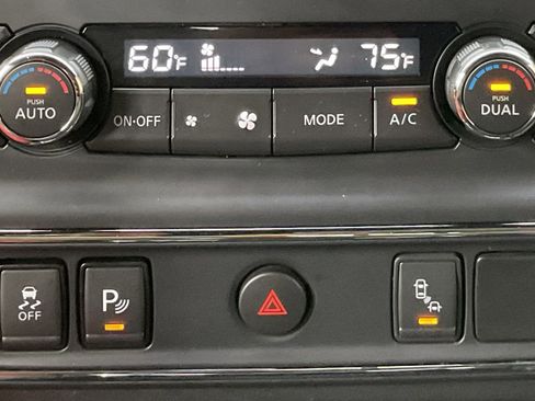 Used 2019 Nissan Titan SL w/ Midnight Edition image 18