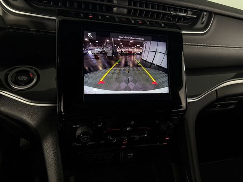 Certified 2023 Jeep Grand Cherokee Altitude image 16