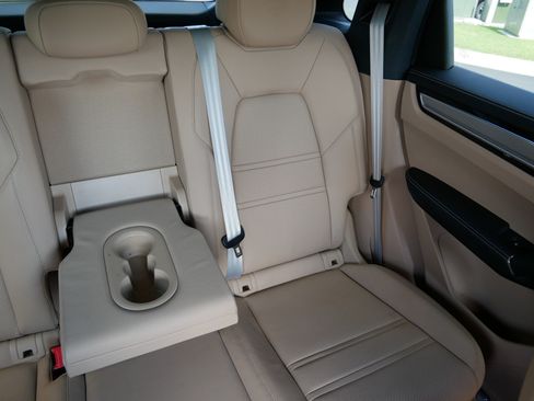 Used 2023 Porsche Cayenne S Platinum AWD/4WD image 14