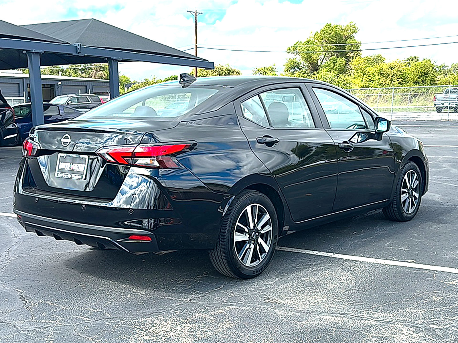 Used 2025 Nissan Versa SV FWD image 8