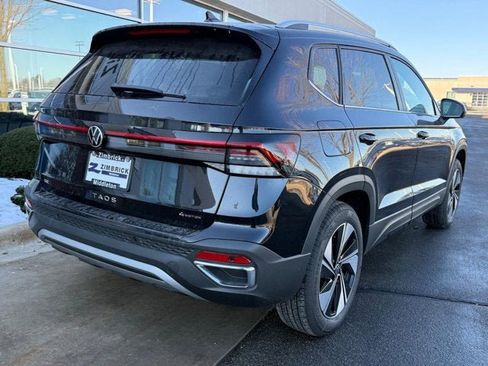 New 2026 Volkswagen Taos SE AWD/4WD image 3